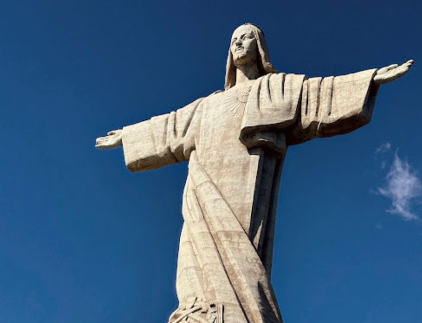 PONTA DO GARAJAU VIEWPOINT - STATUE OF "CRISTO-REI"
